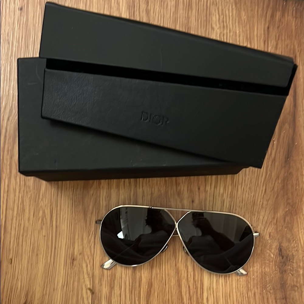 Dior Black Aviator Sunglasses with Sleek Design